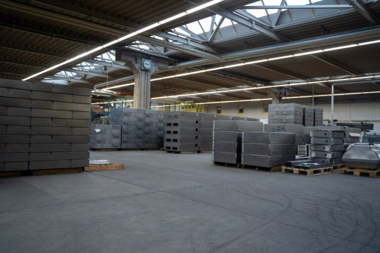 Lager Firma Lippert Schaltschränke