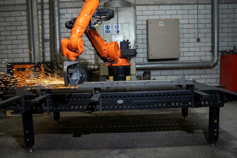 Lippert Box, Schleifroboter, Totale